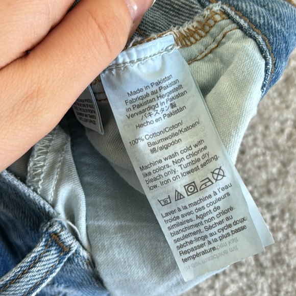 Madewell The Mom Jean - Size 29P - Picture 7 of 7